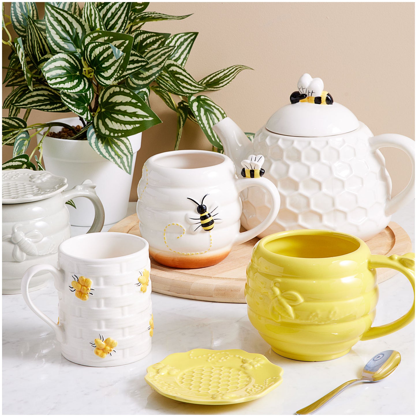Embossed Bees Teapot 2500mL