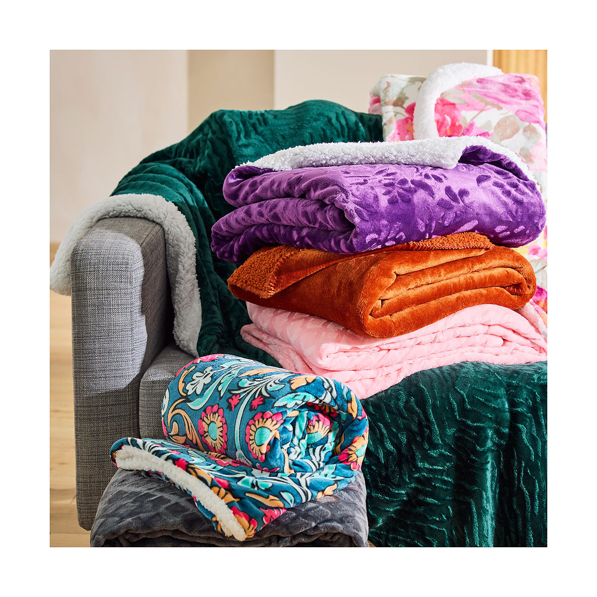 Patterned Sherpa Backed Throw Charcoal 127x152cm